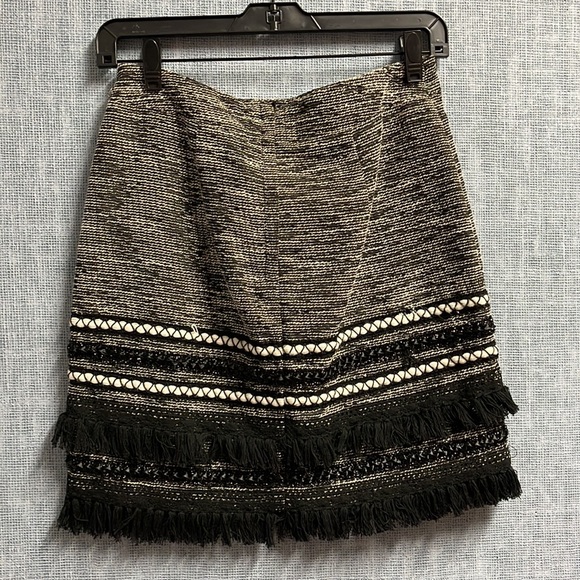 Black and white skirt - Picture 2 of 3